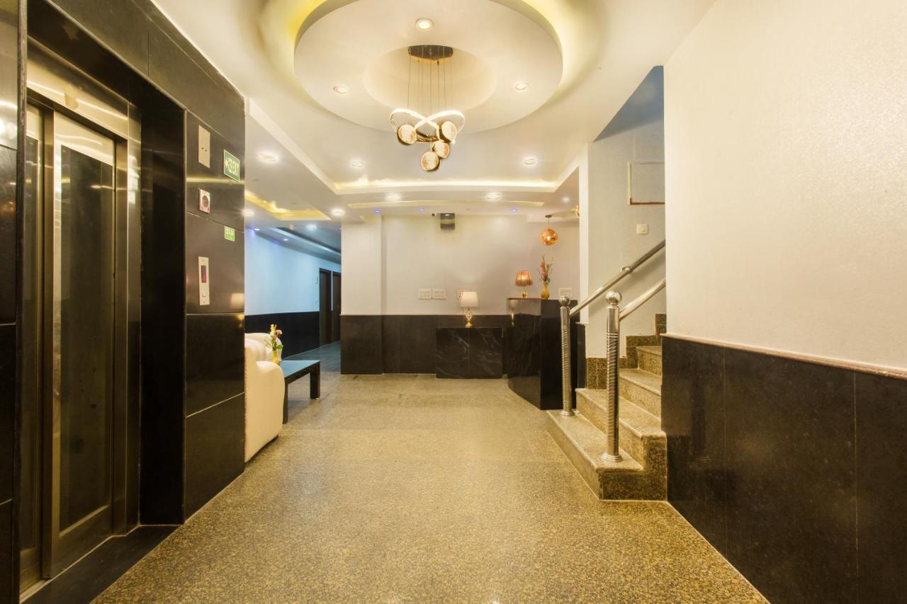Hotel Earth Дели Экстерьер фото